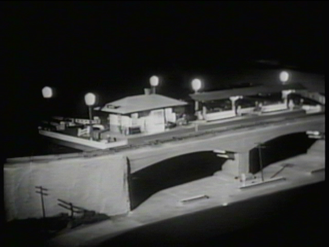 elevated station at night.jpg (93460 bytes)